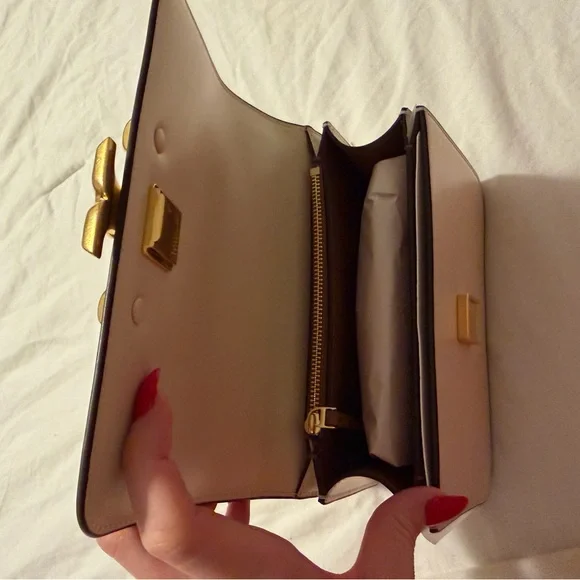 Tory Burch Beige Crossbody Bag with Gold Accents - Picture 4 of 5